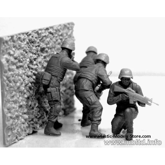 Kit 1 US Troops 4 figures 1/35 Master Box 3575