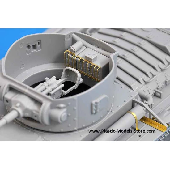 VALENTINE Mk IV RED ARMY w/CREW 1/35 Miniart 35092