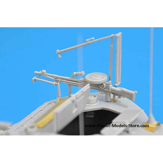 VALENTINE Mk IV RED ARMY w/CREW 1/35 Miniart 35092