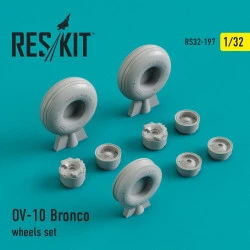 Reskit RS32-0197 - 1/32 AGM-65 Maverick missile with LAU-117 (2pcs), scale