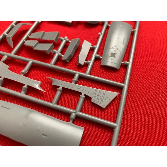 BPK 7216 - 1/72 - Bombardier CRJ-900 airplane Scale model kit