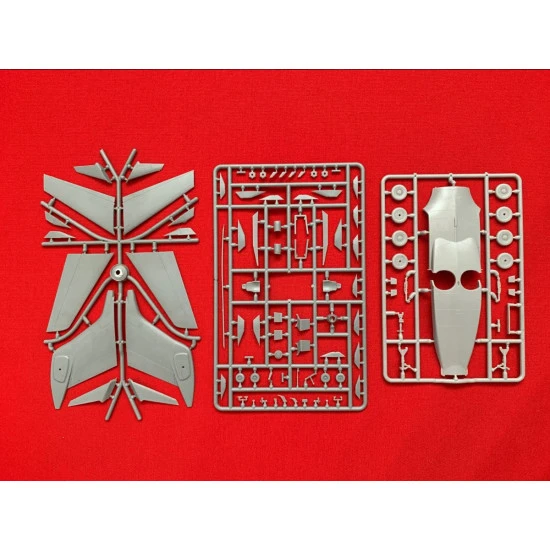 BPK 7216 - 1/72 - Bombardier CRJ-900 airplane Scale model kit