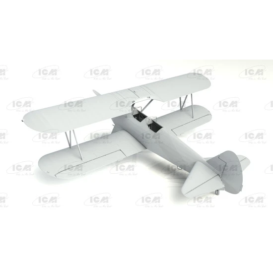 ICM 32051 - 1/32 - Stearman PT-17 with American Cadets. Scale model kit