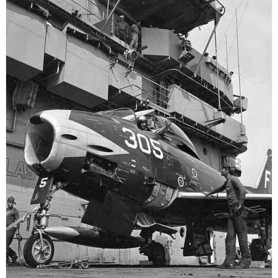 CAT4 R48006 - 1/48 - North American FJ-2/3/3M Fury Resin Wheels set Type 1