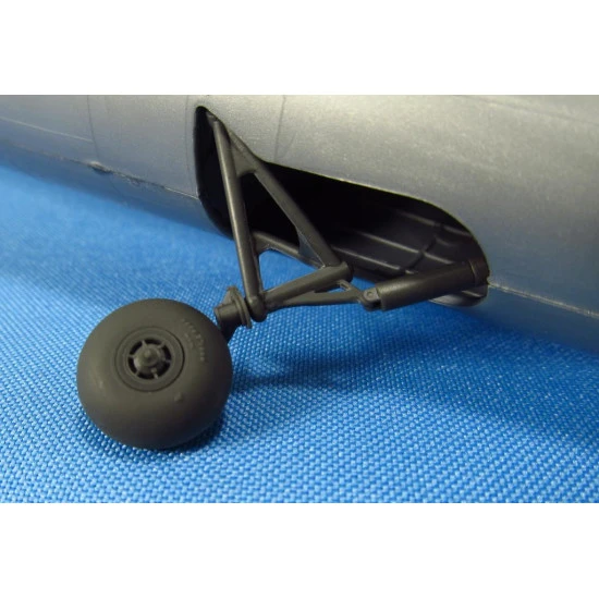 Metallic Details B-17. Wheels with cover (Revell/Monogram) 1/48 MDR4865 scale model resin kit