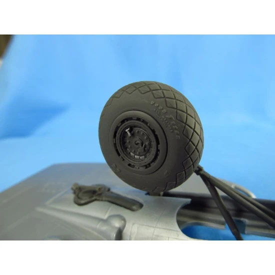 Metallic Details B-17. Wheels uncovered (Revell/Monogram) 1/48 MDR4866 scale model resin kit