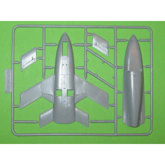 AVIS AV72029 - 1/72 - EADS BARRACUDA MODEL KIT