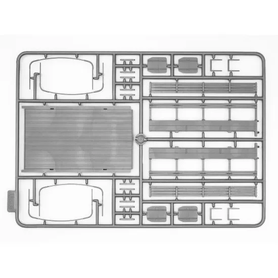 ICM 35510 - 1/35 II MB Studebaker US6 with Soviet drivers WWII 1941-1945