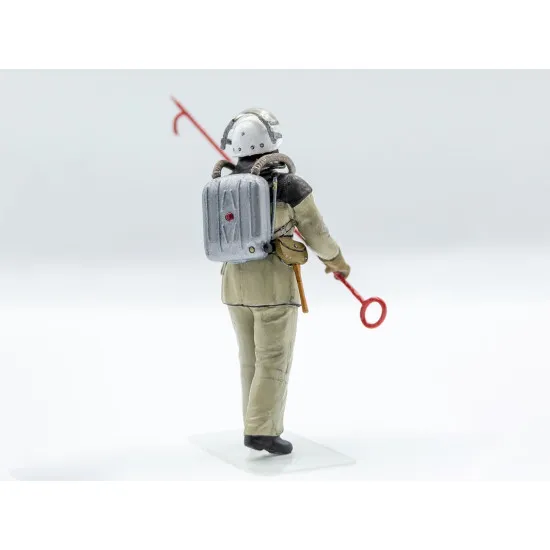 ICM 35623 - 1/35 - Soviet firefighters (1980s) scale plastic model kit