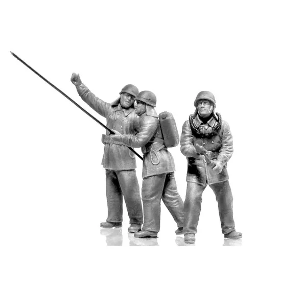 ICM 35623 - 1/35 - Soviet firefighters (1980s) scale plastic model kit