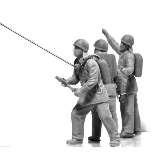 ICM 35623 - 1/35 - Soviet firefighters (1980s) scale plastic model kit