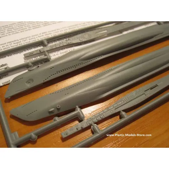 U-570 type VIIC/T1 German Submarine 1941 WWII 1/400 Mirage 40411