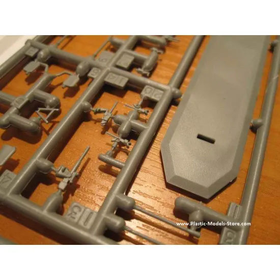 U-570 type VIIC/T1 German Submarine 1941 WWII 1/400 Mirage 40411