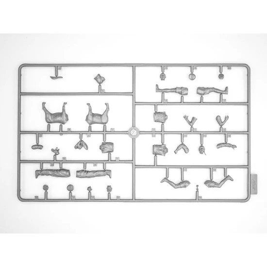 ICM 32110 - 1/32 - Italian pilots in tropical uniforms (1939-1943) scale model