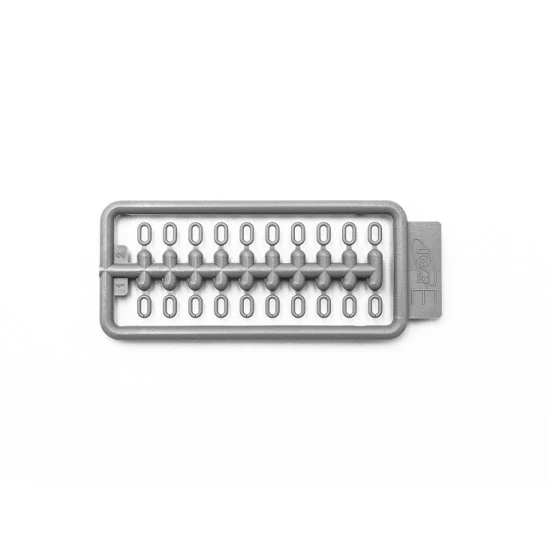 ICM 35338 - 1/35 - FCM 36 with a French tank crew scale plastic model kit