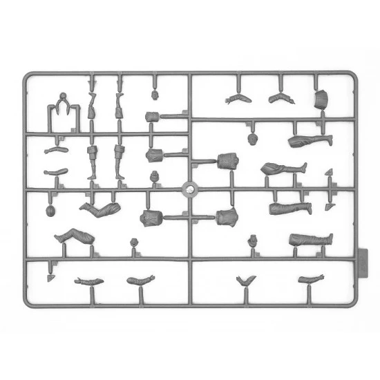 ICM 35338 - 1/35 - FCM 36 with a French tank crew scale plastic model kit