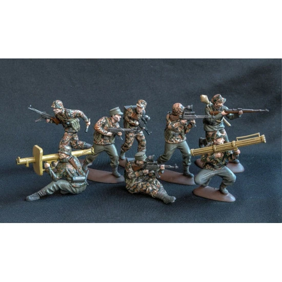 Mars Figures 32028 - 1/32 German Night Hunters (WWII) 15 figures scale model kit