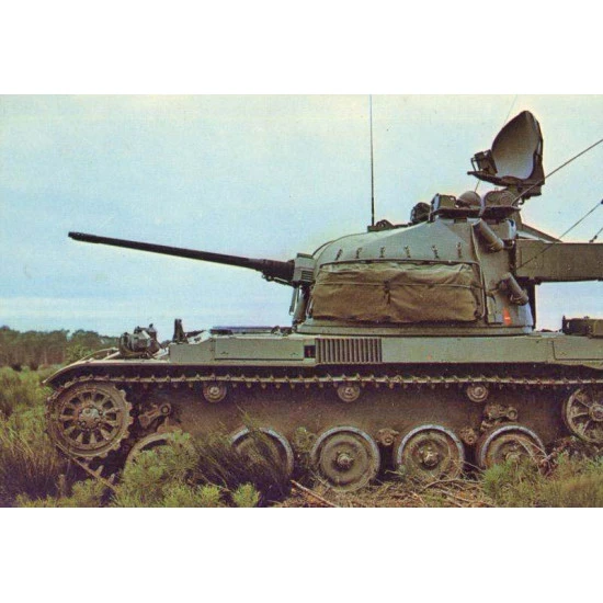 ACE 72447 - 1/72 AMX-13 DCA, French twin 30mm AA tank scale model plastic kit