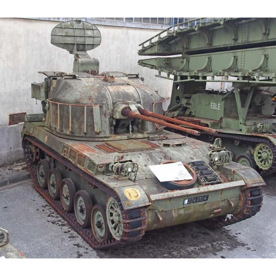 ACE 72447 - 1/72 AMX-13 DCA, French twin 30mm AA tank scale model plastic kit