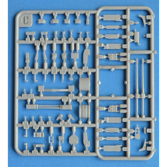 ACE 72447 - 1/72 AMX-13 DCA, French twin 30mm AA tank scale model plastic kit