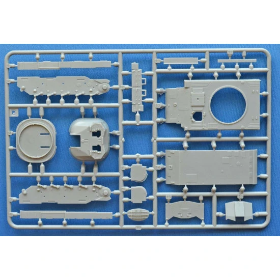 ACE 72447 - 1/72 AMX-13 DCA, French twin 30mm AA tank scale model plastic kit