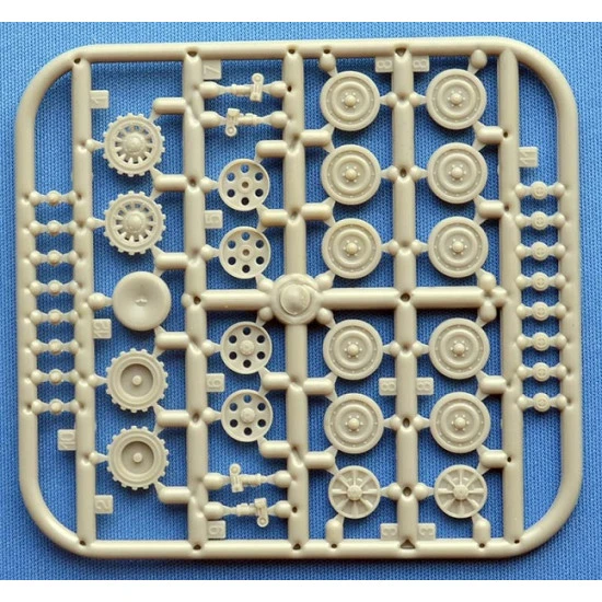 ACE 72447 - 1/72 AMX-13 DCA, French twin 30mm AA tank scale model plastic kit