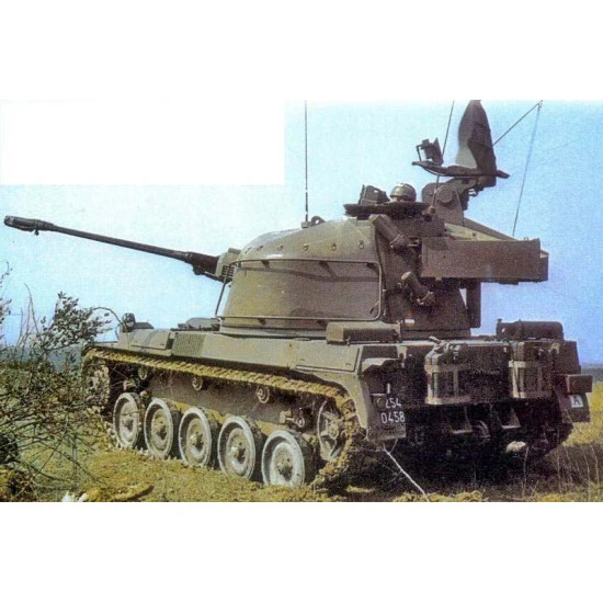 ACE 72447 - 1/72 AMX-13 DCA, French twin 30mm AA tank scale model plastic kit