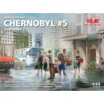 ICM 35905 - 1/35 Chernobyl5 Evacuation (4 adults, 1 child and luggage) model