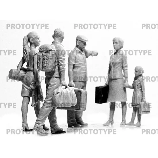 ICM 35905 - 1/35 Chernobyl5 Evacuation (4 adults, 1 child and luggage) model