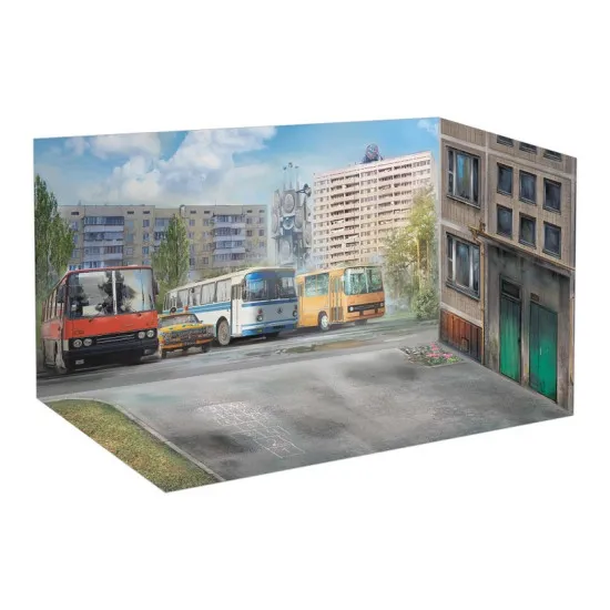 ICM 35905 - 1/35 Chernobyl5 Evacuation (4 adults, 1 child and luggage) model