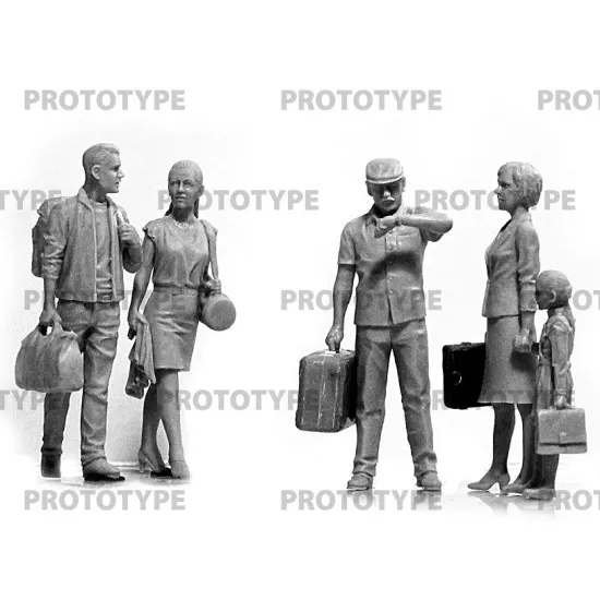 ICM 35905 - 1/35 Chernobyl5 Evacuation (4 adults, 1 child and luggage) model