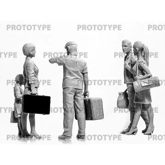 ICM 35905 - 1/35 Chernobyl5 Evacuation (4 adults, 1 child and luggage) model