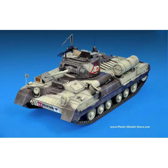 BRITISH INFANTRY TANK Mk.III VALENTINE II w/CREW 1/35 Miniart 35096