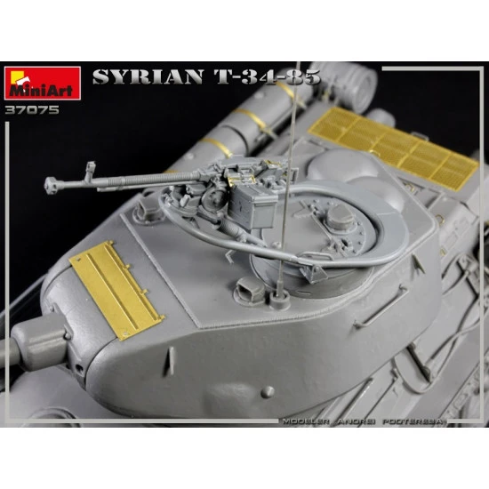 Miniart 37075 - 1/35 scale SYRIAN T-34/85 plastic model kit WWII Miniatures