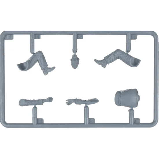 Miniart 35331 - 1/35 Maybach HL 120 engine for Panzer III / IV with repair crew