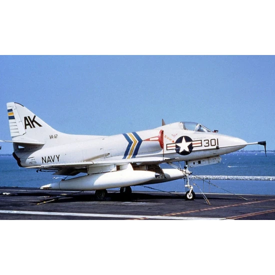 CAT4 R48035 - 1/48 A-4B/P/Q Skyhawk nose section (for Hasegawa model kit)