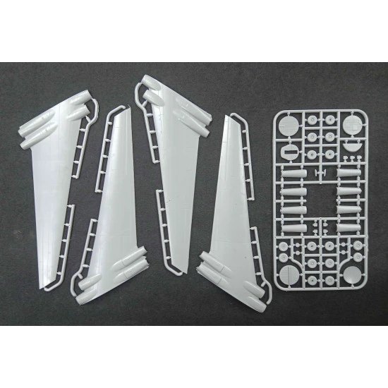 Mikro-mir 144-032 - 1/144 Myasishchev 3MC aircraft scale plastic model kit