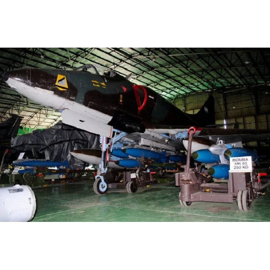 CAT4 R48051 - 1/48 A-4C/P Skyhawk Argentinian DEFA 30mm Cannons scale model kit