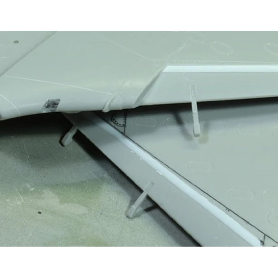 CAT4 R48053 - 1/48 A-4 Skyhawk. Wing slats bay correction (for Hasegawa) scale