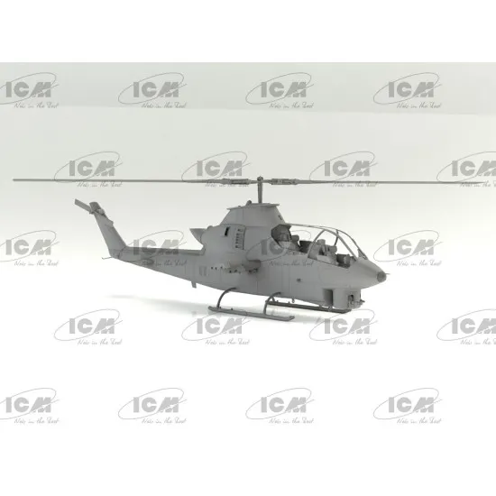 ICM 32062 - 1/32 - AH-1G Cobra with Vietnam War US Helicopter Pilots scale model