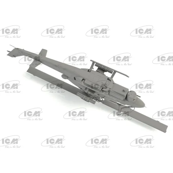 ICM 32062 - 1/32 - AH-1G Cobra with Vietnam War US Helicopter Pilots scale model
