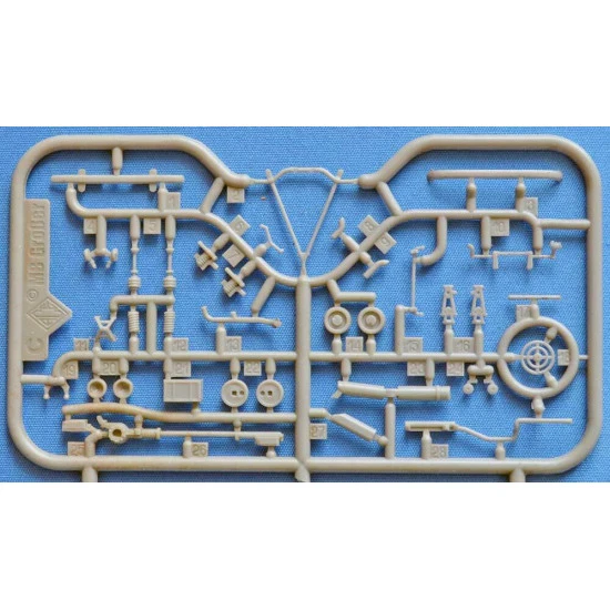 ACE 72577 - 1/72 - MB-770K Offener Tourenwagen - armoured cabriolet model