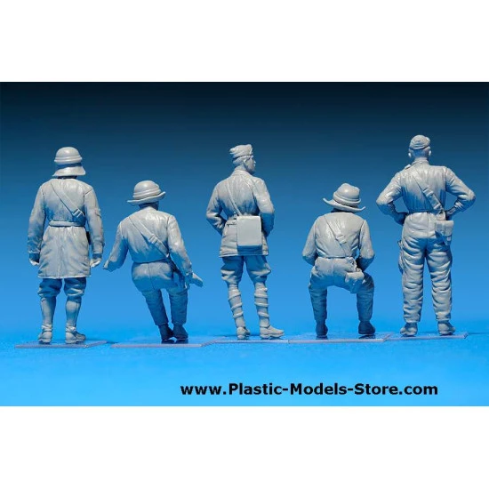 Italian tank crew 5 fig. WWII 1/35 Miniart 35093 Italian tank crew 5 fig. WWII 1/35 Miniart 35093