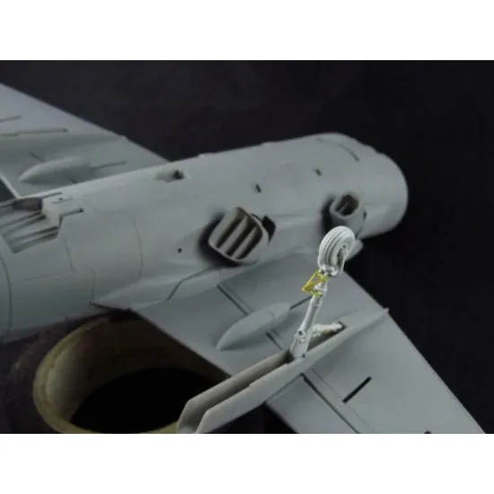 Us Stock Metallic Details Mdr4816 - 1/48 - Harrier Gr7/Gr9. Swiveling Nozzles And Wheels