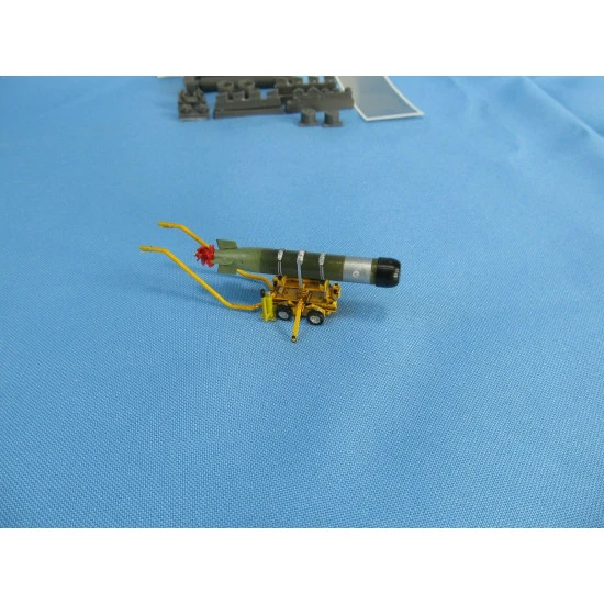 Metallic Details MDR4851 - 1/48 - USN loading cart with torpedo Mk-46