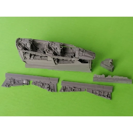 Kirrey 018 1/48 F-4 D Phantom cockpit set (Zoukei Mura kit) with front wheel bay