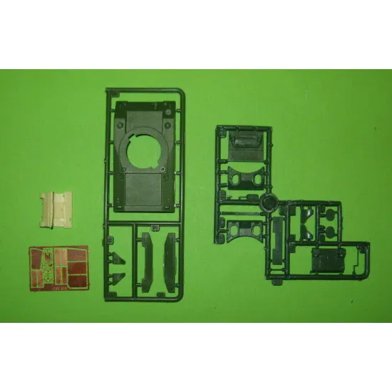 Unimodel 383 - 1/72 Sherman IC tank WW II Scale Plastic Model kit