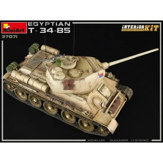 Miniart 37071 - 1/35 Egyptian tank T-34/85 with interior scale model kit