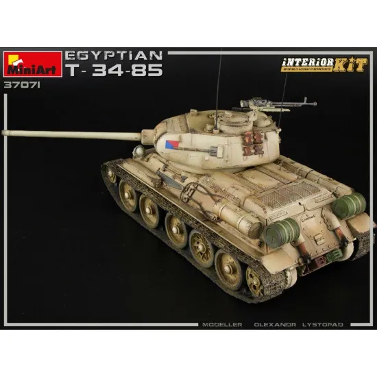Miniart 37071 - 1/35 Egyptian tank T-34/85 with interior scale model kit