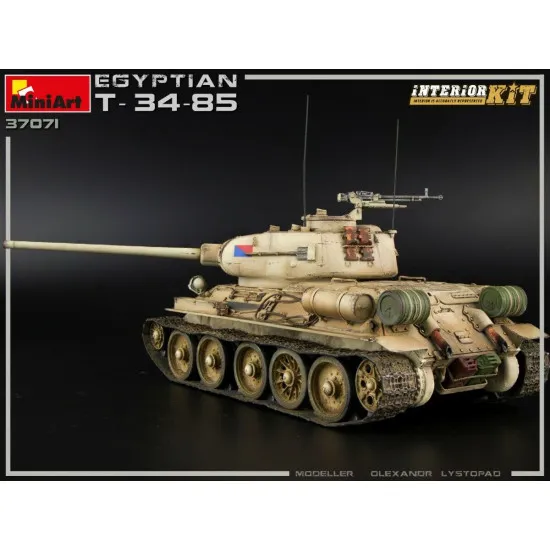 Miniart 37071 - 1/35 Egyptian tank T-34/85 with interior scale model kit